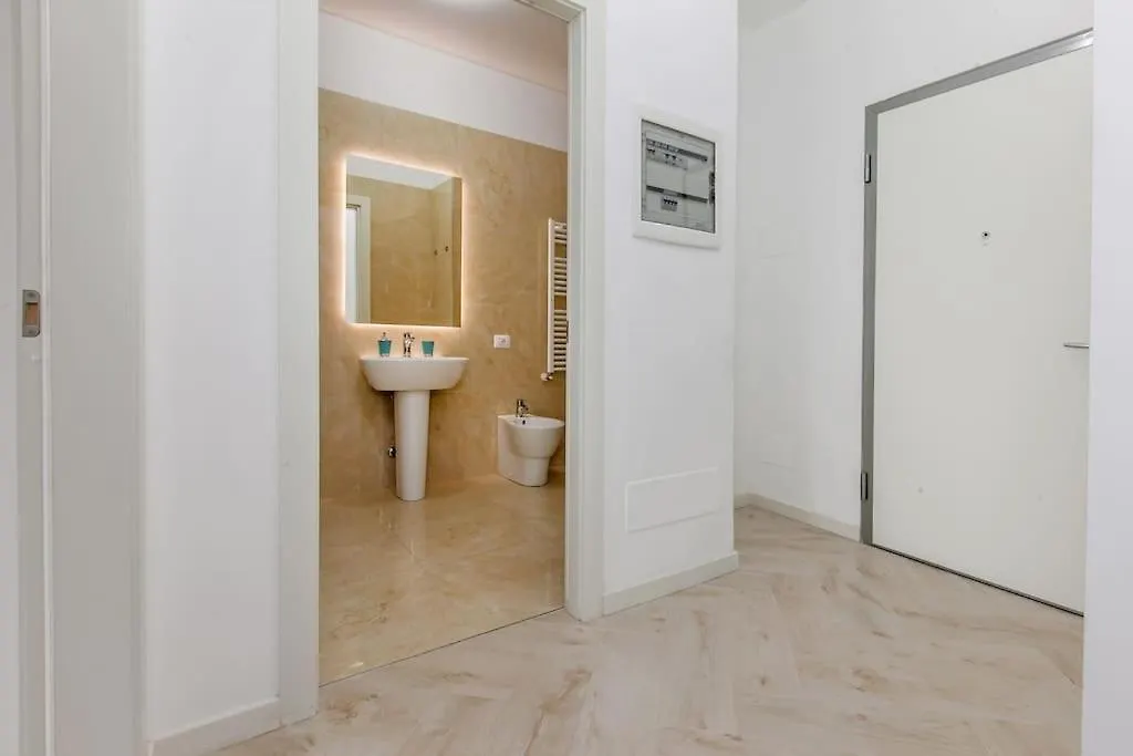 12Th Floor Diamond Tower - 72 Apartment Milan Italy