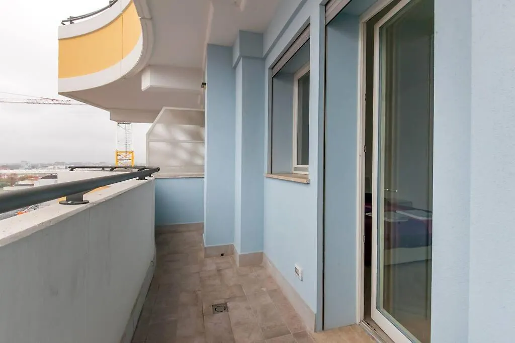 12Th Floor Diamond Tower - 72 Apartment Milan 0*,  Italy
